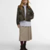 Barbour x GANNI Wachs-Anorak mit Leopardenmuster Barbour x GANNI Wachs-Anorak mit Leopardenmuster