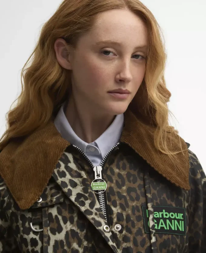 Barbour x GANNI Wachs-Anorak mit Leopardenmuster Barbour x GANNI Wachs-Anorak mit Leopardenmuster