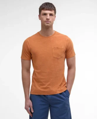 Pigmentgefärbtes T-Shirt mit Tasche