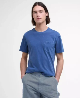 Pigmentgefärbtes T-Shirt mit Tasche