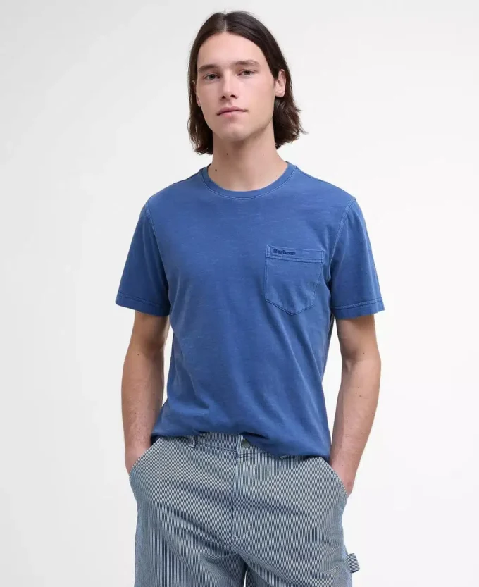Pigmentgefärbtes T-Shirt mit Tasche