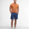 Pigmentgefärbtes T-Shirt mit Tasche
