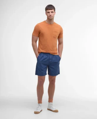 Pigmentgefärbtes T-Shirt mit Tasche