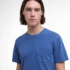Pigmentgefärbtes T-Shirt mit Tasche